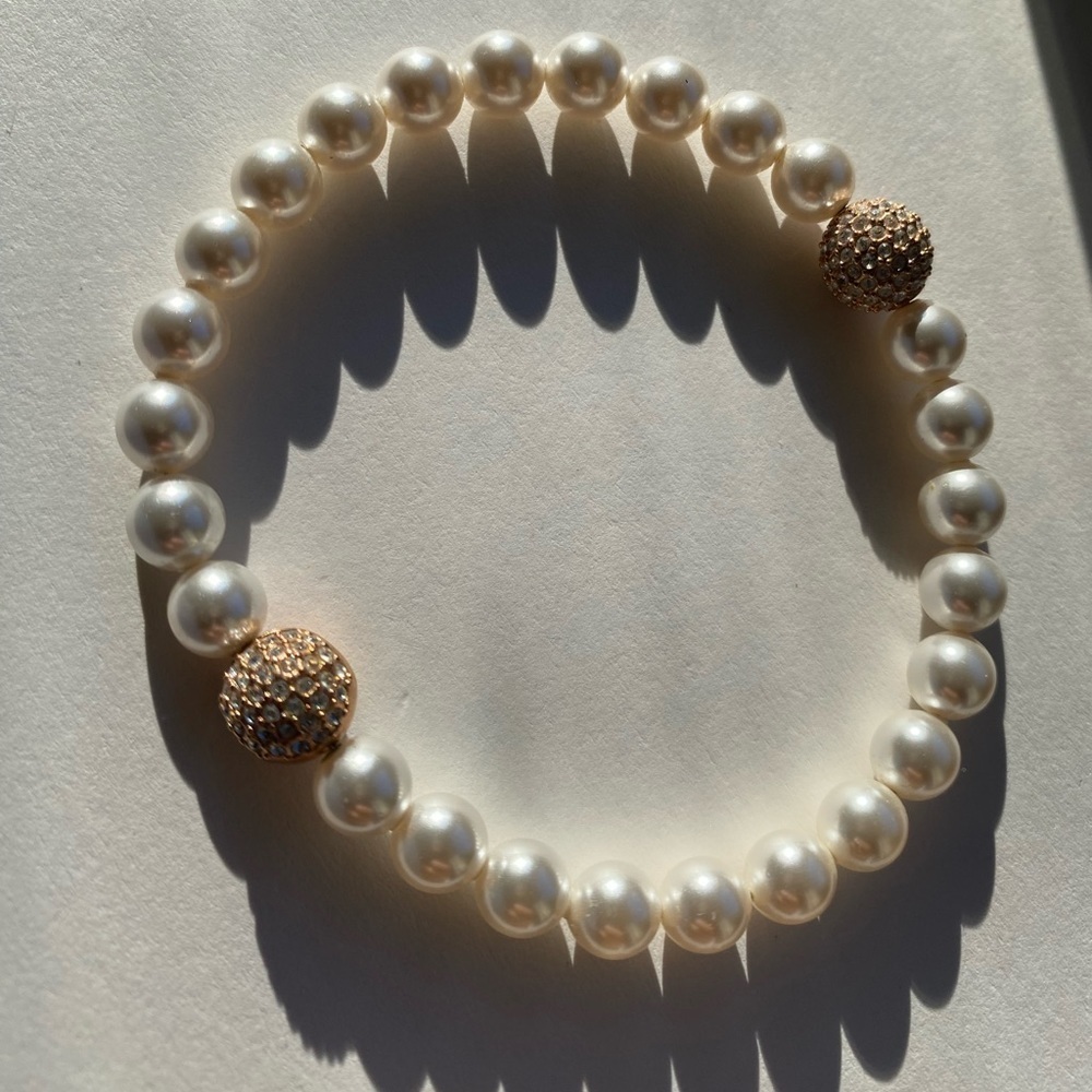 Stunning SWAROVSKI faux Pearl stretch bracelet
